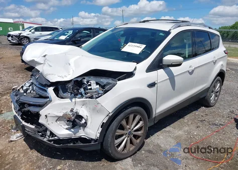 2017 Ford Escape Titanium z USA, uszkodzony, nr VIN 1FMCU0J98HUB56334